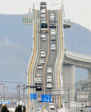 Illustration for article titled This crazy bridge in Japan looks more like a terrifying roller coaster
